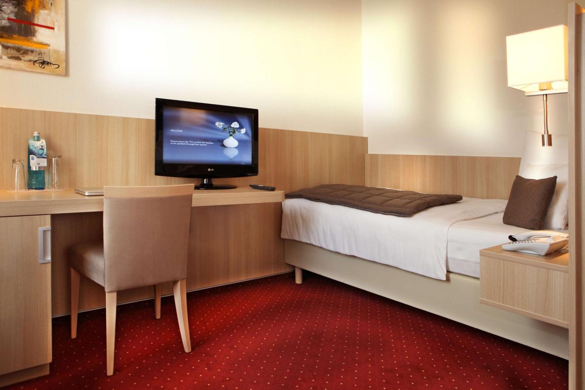 Western Zur Post 4* BRE